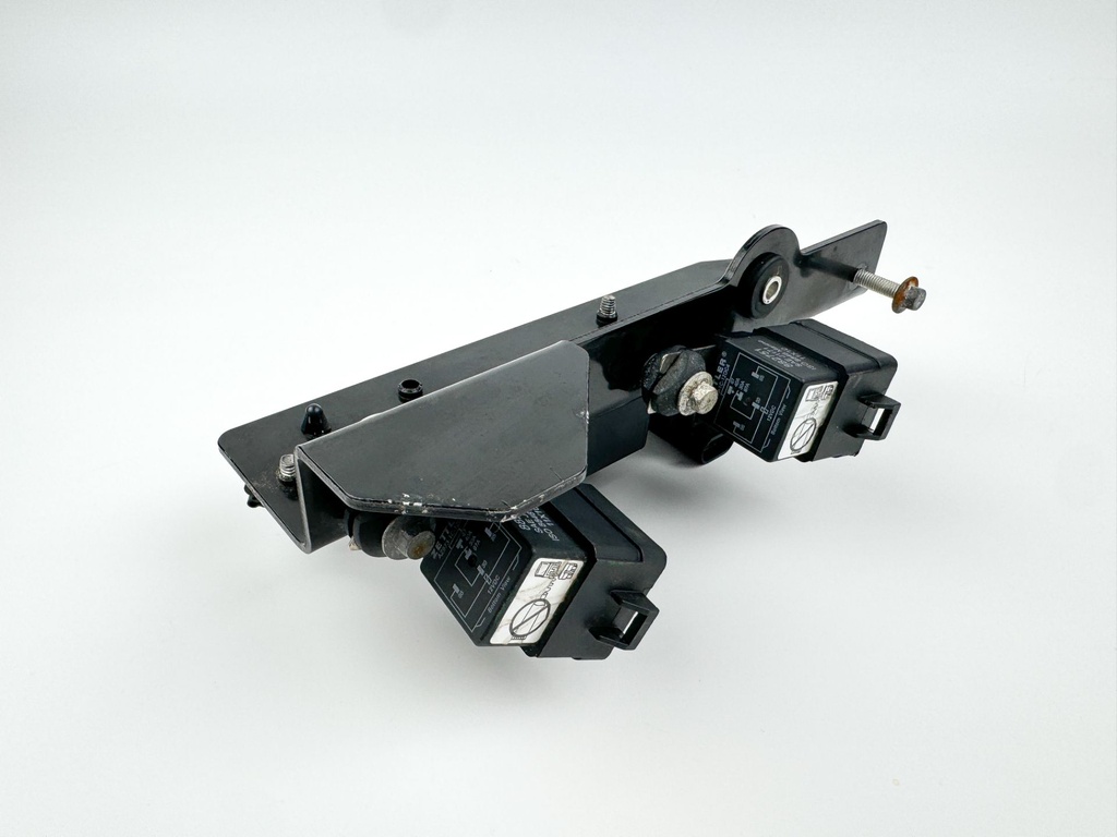 2011 Mercury 60 HP 4 Stroke Outboard Ignition Coil Set W/ Plate 8M0044991 OEM