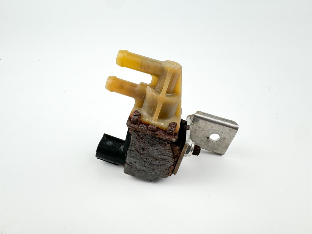 2011 Mercury 60 HP 4 Stroke Outboard Solenoid Valve 877805T OEM