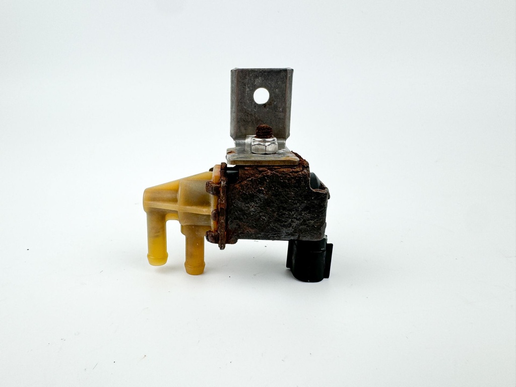 2011 Mercury 60 HP 4 Stroke Outboard Solenoid Valve 877805T OEM