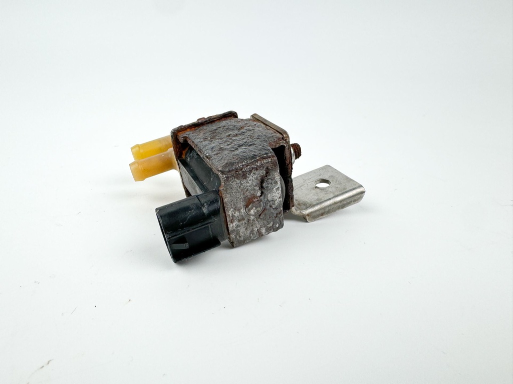 2011 Mercury 60 HP 4 Stroke Outboard Solenoid Valve 877805T OEM