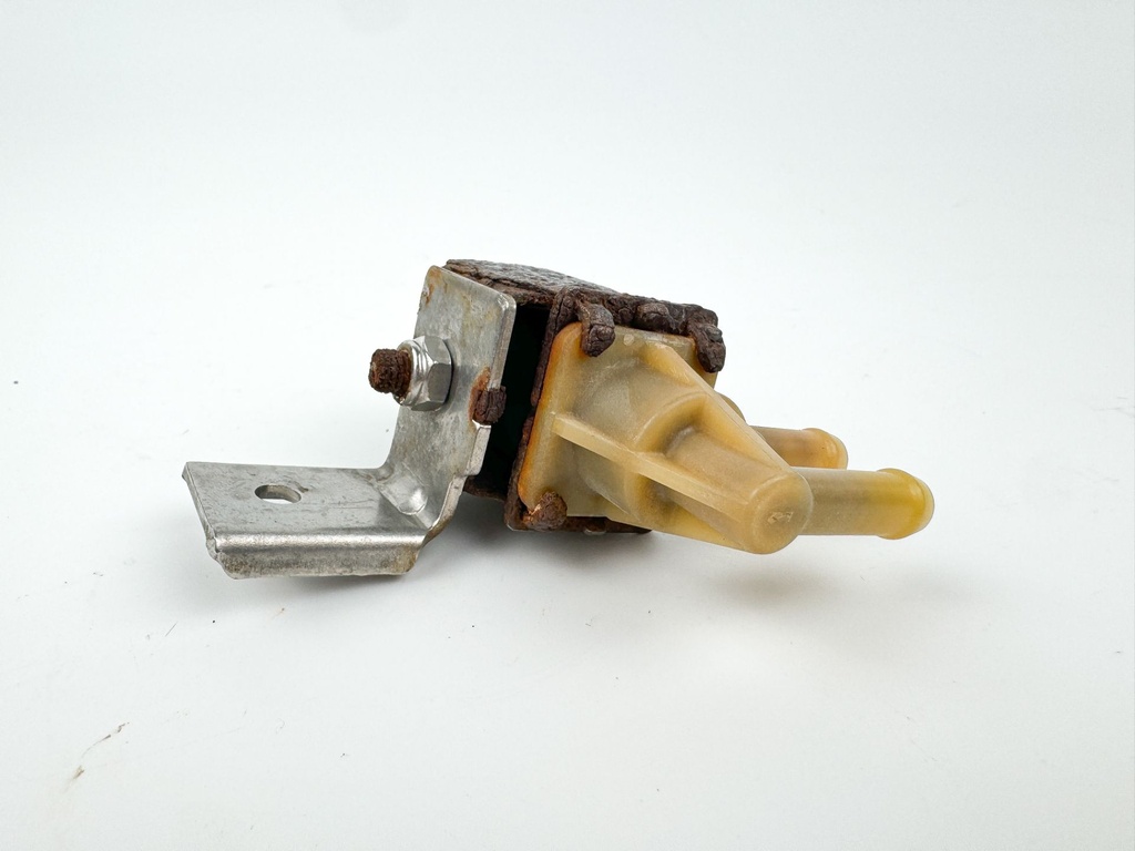 2011 Mercury 60 HP 4 Stroke Outboard Solenoid Valve 877805T OEM