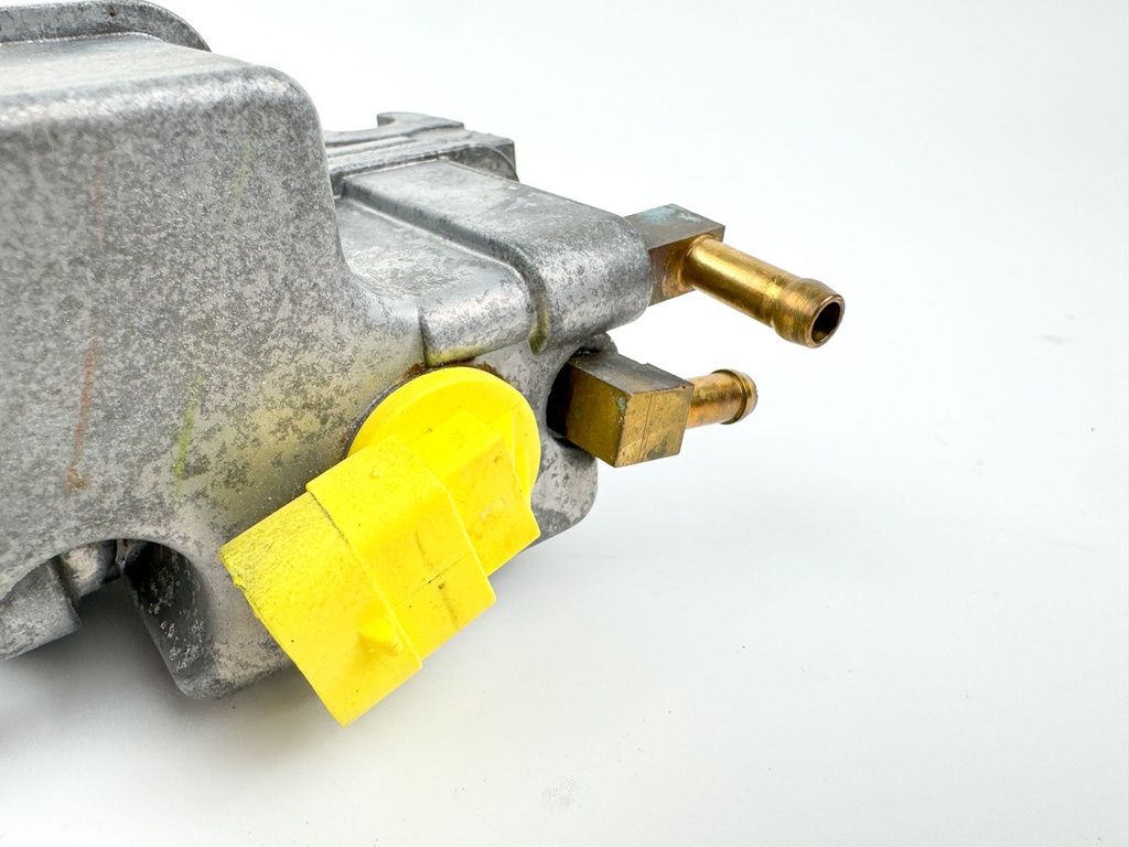 2011 Mercury 60 HP 4 Stroke Outboard Vapor Separator Tank VST 892267T03 OEM