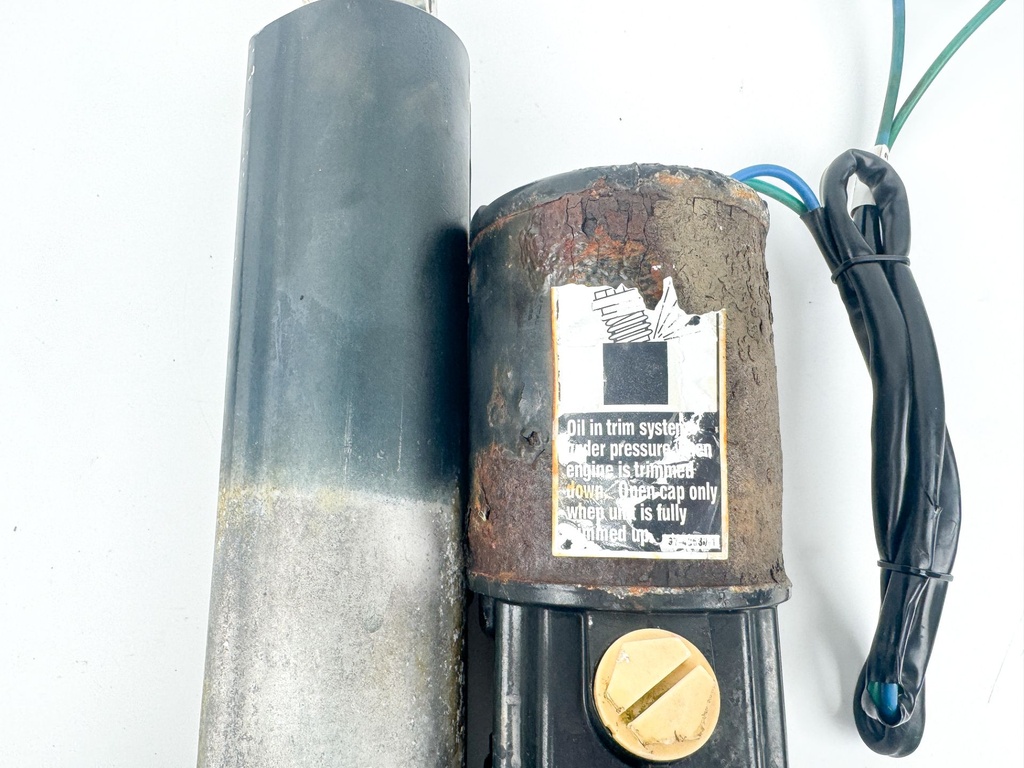 830150T2 Mercury 40 50 60 HP 2 Stroke Outboard Power Trim Tilt Unit Assembly 893517T01