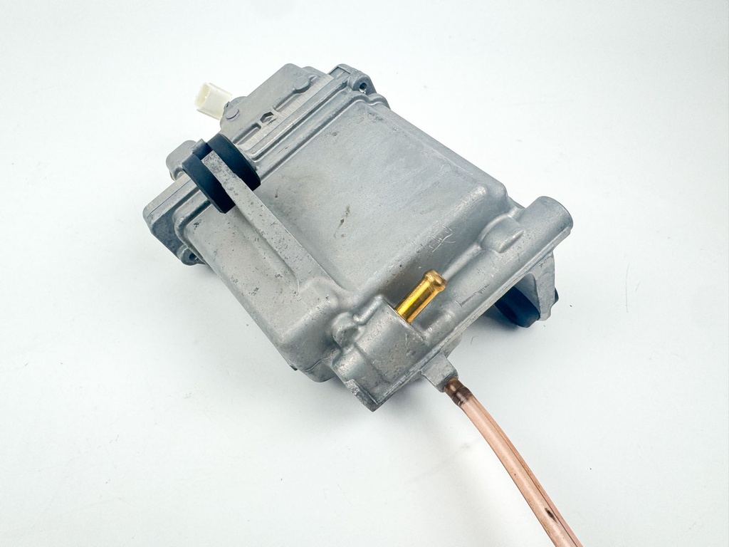 2018 Suzuki 150 HP 4 Stroke Outboard Vapor Separator Tank VST 15600-96J12 OEM