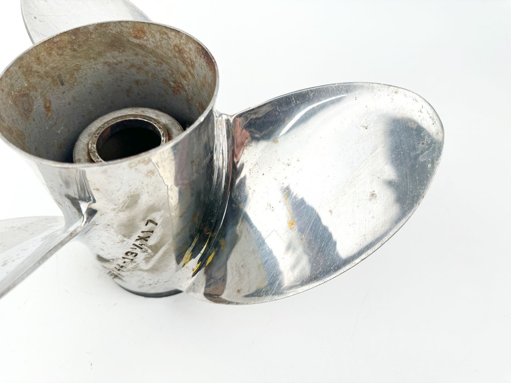Apollo Michigan Wheel RH Stainless Steel Propeller 13 1/4" x 17P 993144