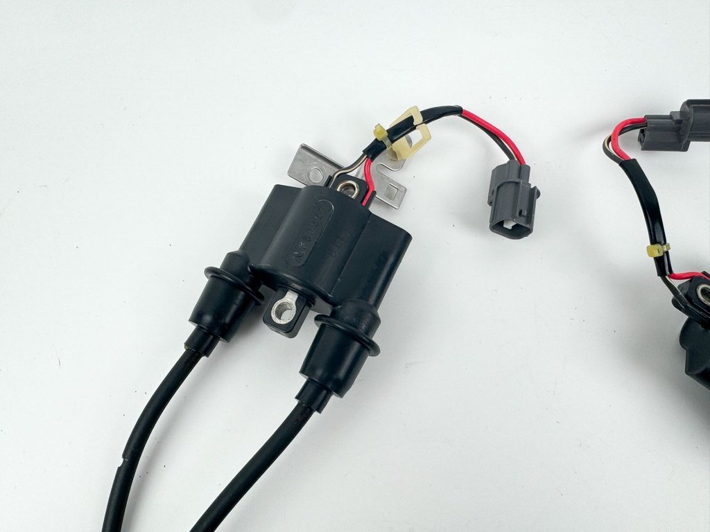 2018 Yamaha 150 HP 4 Stroke Outboard Ignition Coil Set 63P-82310-01-00 OEM