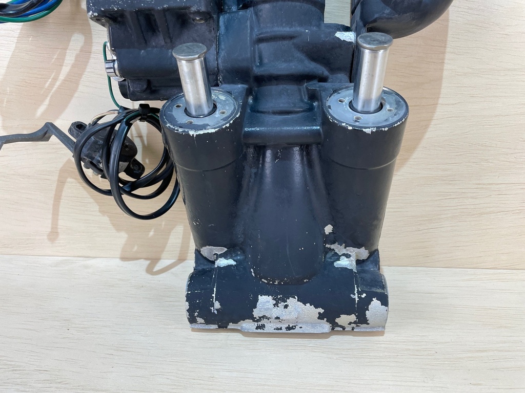 OMC Johnson Evinrude Hydraulic Power Trim And Tilt Assembly Unit Used