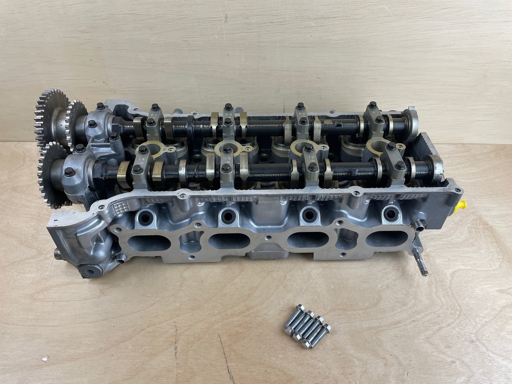 2004 Johnson Suzuki 140HP 4 Stroke Outboard Cylinder Head 11100-90J01 5033635