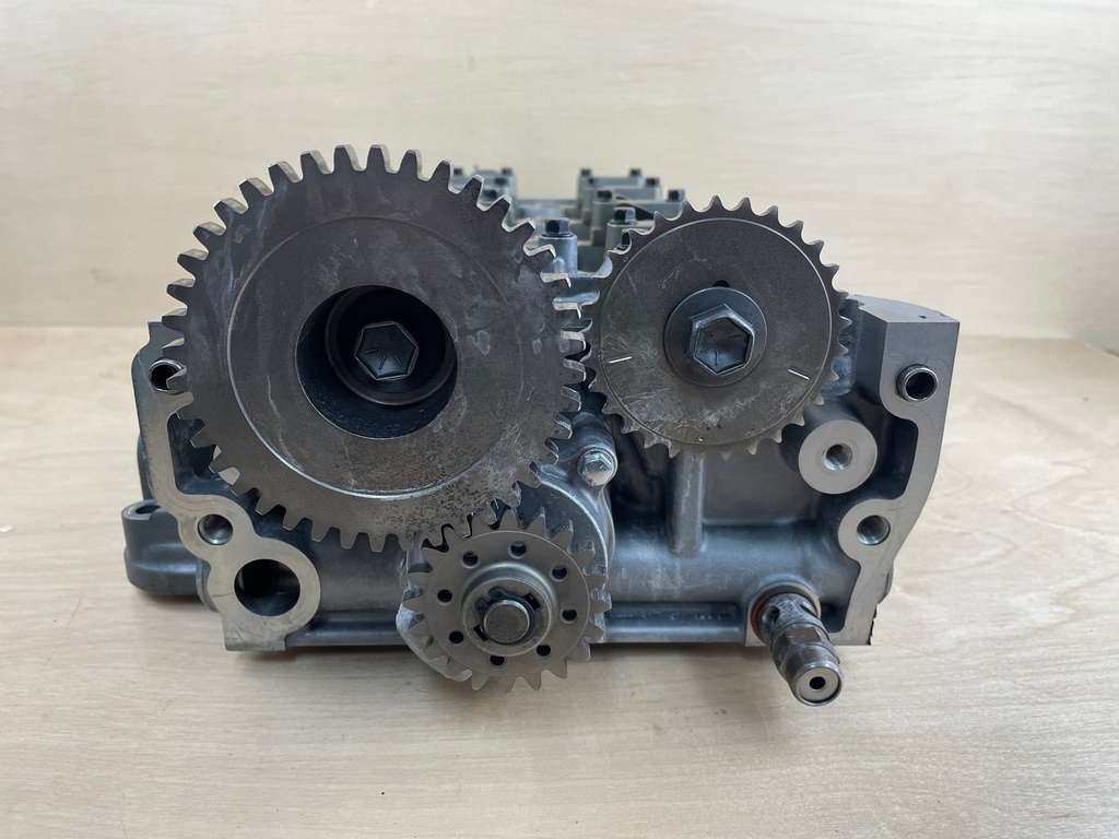 2004 Johnson Suzuki 140HP 4 Stroke Outboard Cylinder Head 11100-90J01 5033635