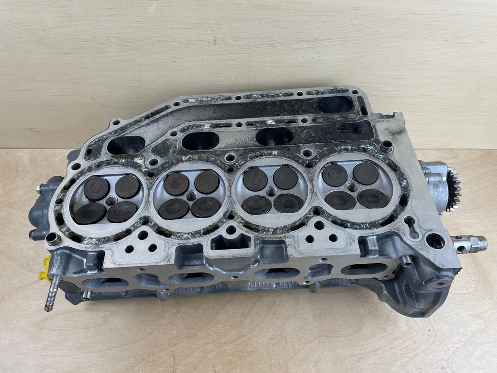 2004 Johnson Suzuki 140HP 4 Stroke Outboard Cylinder Head 11100-90J01 5033635