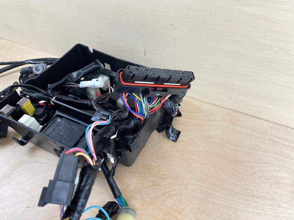 2004 Johnson Suzuki 140HP 4 Stroke Outboard Engine Wiring Harness 5034605 36610-90540