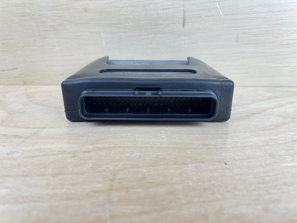 2004 Johnson Suzuki 140HP 4 Stroke Outboard Engine Control Unit ECU 5034608