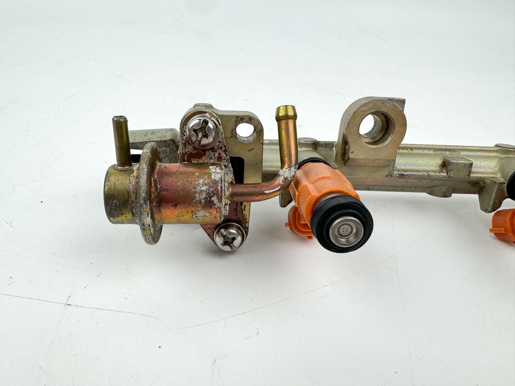 2005 Yamaha 115 HP 4 Stroke Outboard Fuel Injector Set W/ Rail OEM