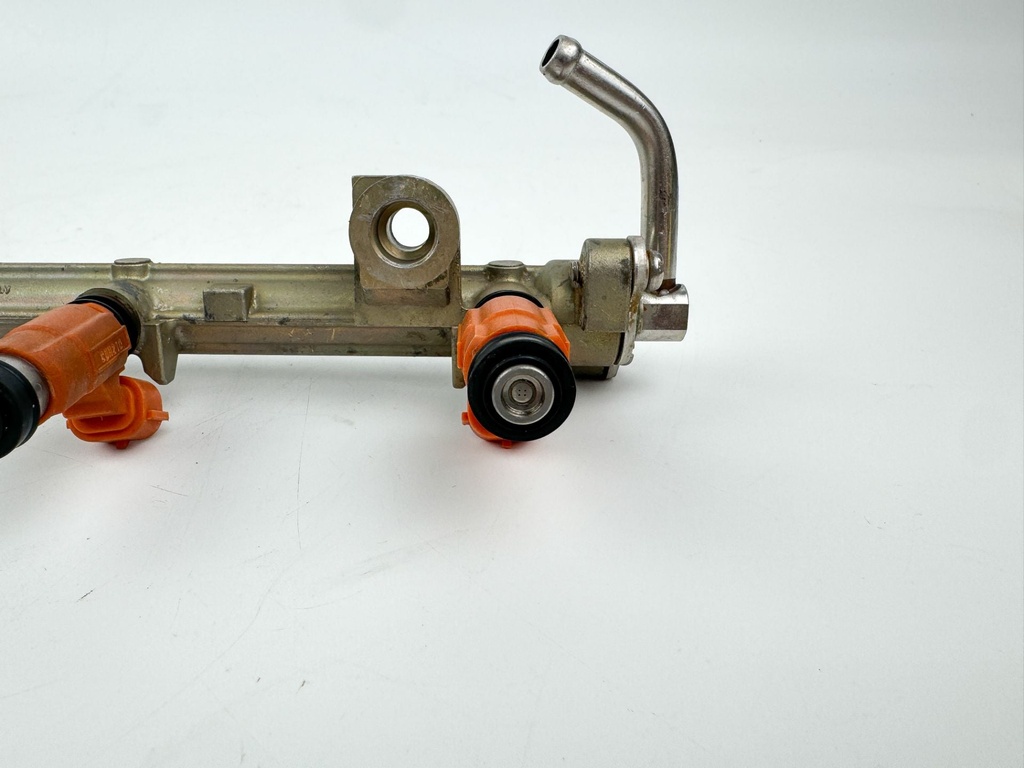 2005 Yamaha 115 HP 4 Stroke Outboard Fuel Injector Set W/ Rail OEM