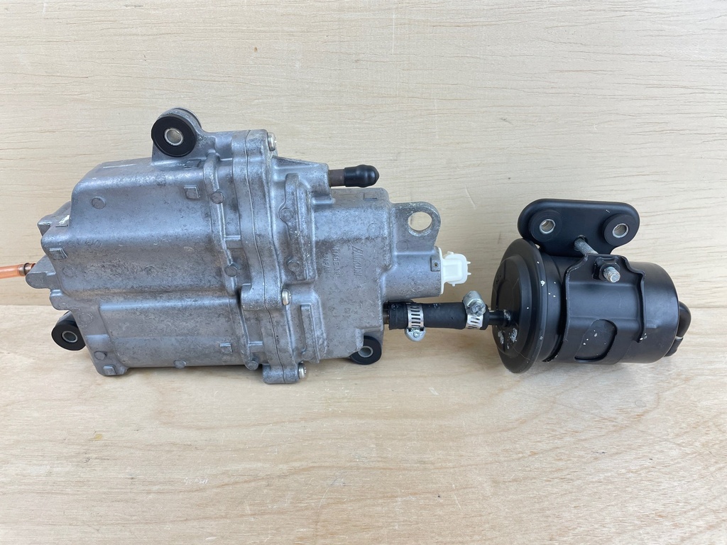 2004 Johnson Suzuki 140HP 4 Stroke Outboard Vapor Separator Tank 5033705