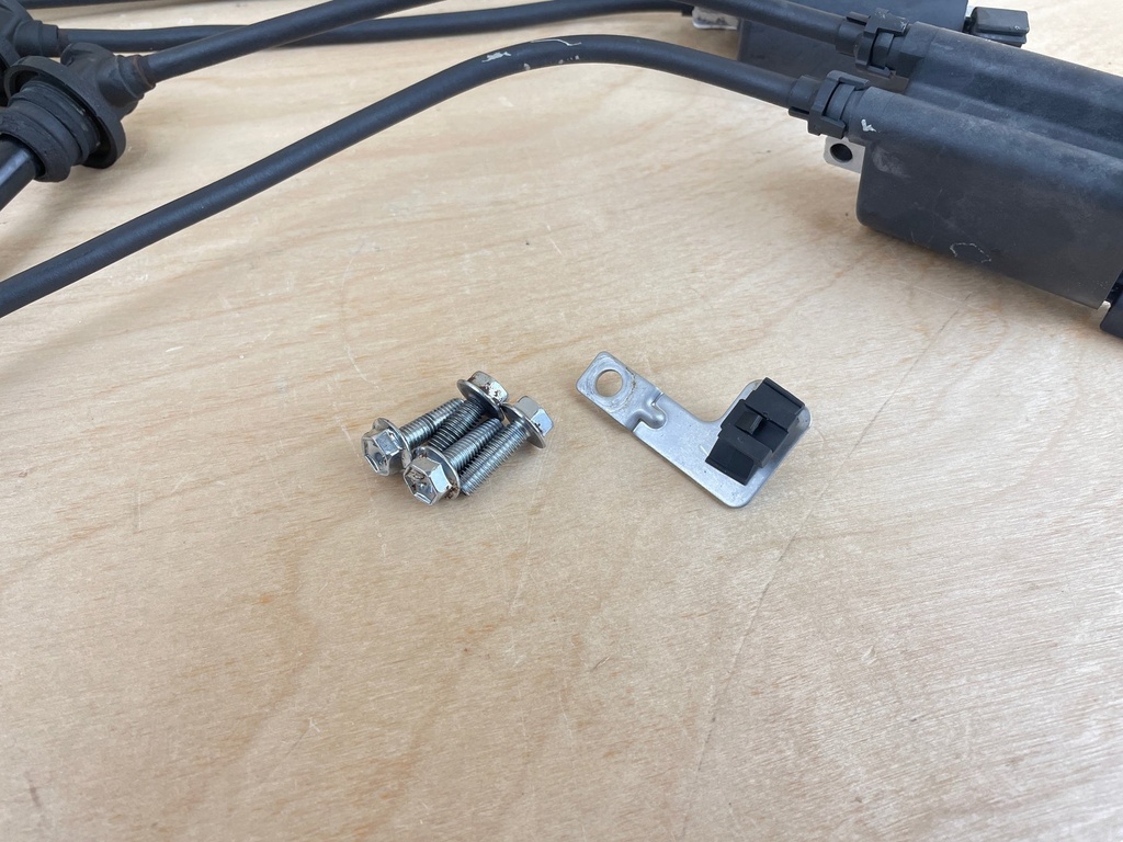 2004 Johnson Suzuki 140HP 4 Stroke Outboard Ignition Coil Set 5033823 5033824