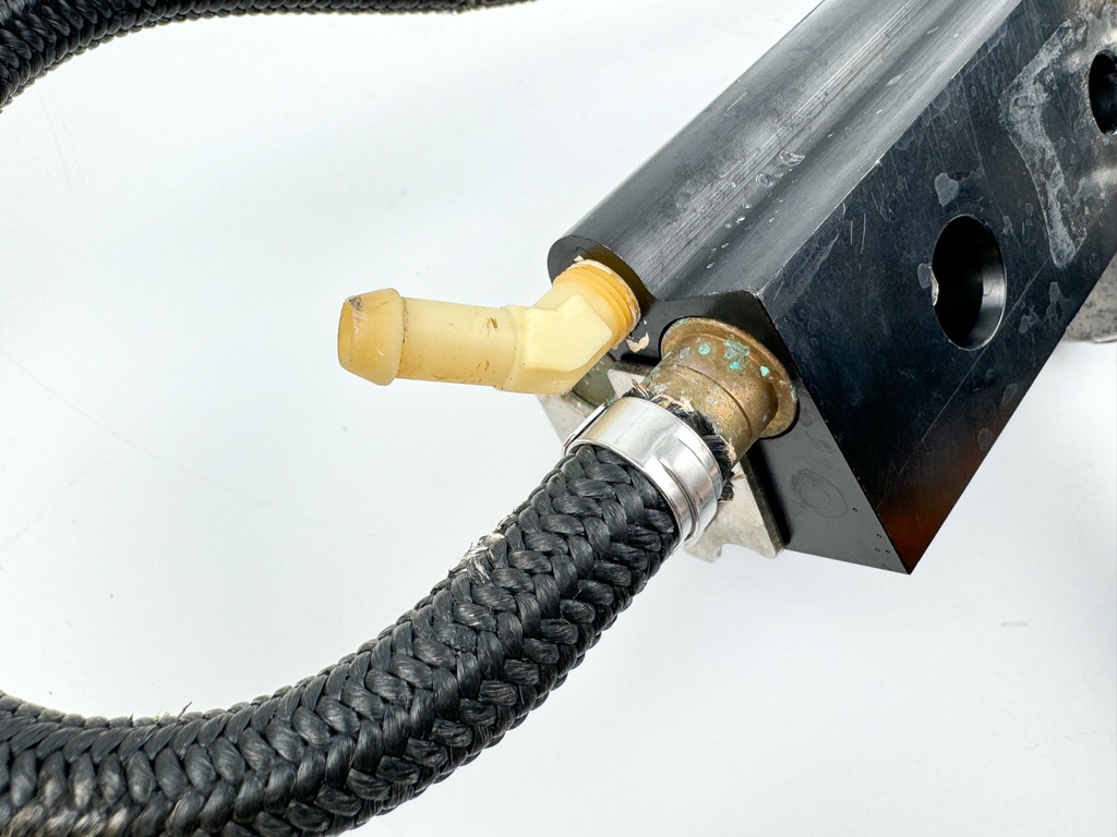 2009 Mercury 75 HP 2 Stroke Outboard Fuel Injector Set W/ Rail 895750T02 OEM