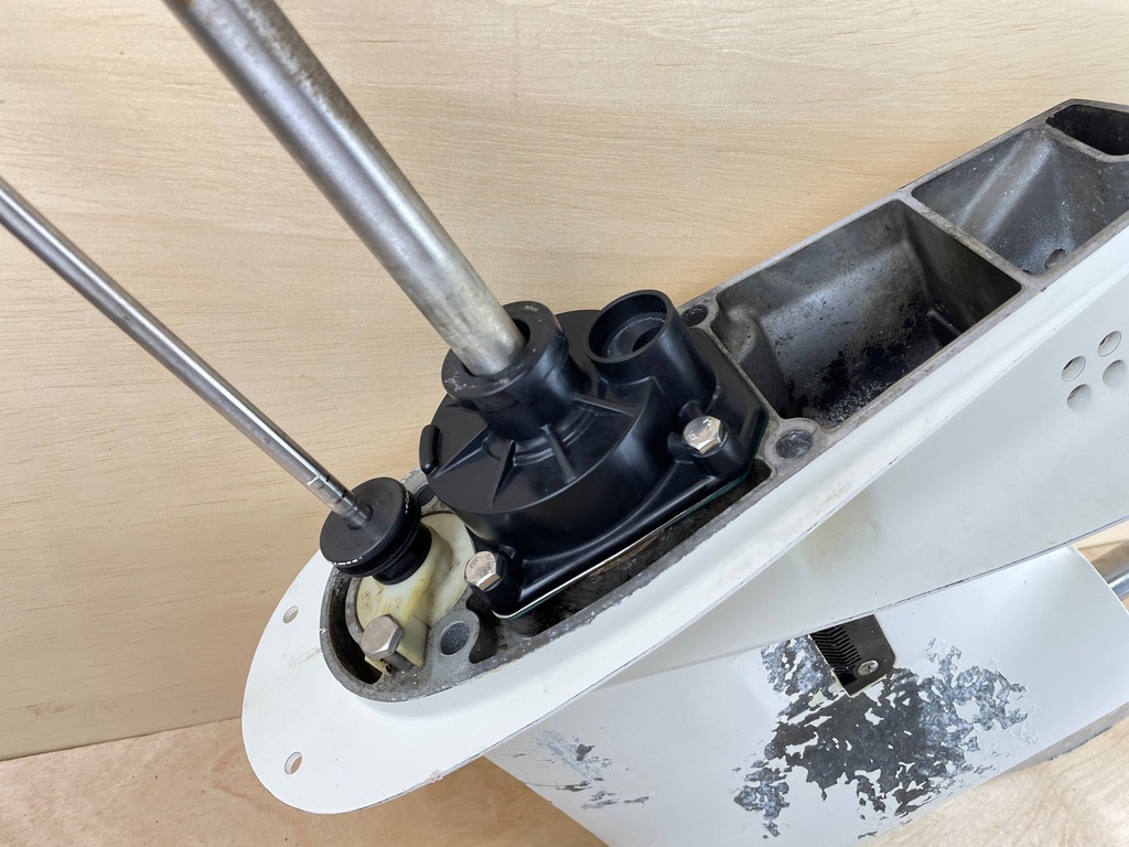 1998 Evinrude Johnson 50HP Outboard 20" Shaft Lower Unit Gearcase Assembly 0435280