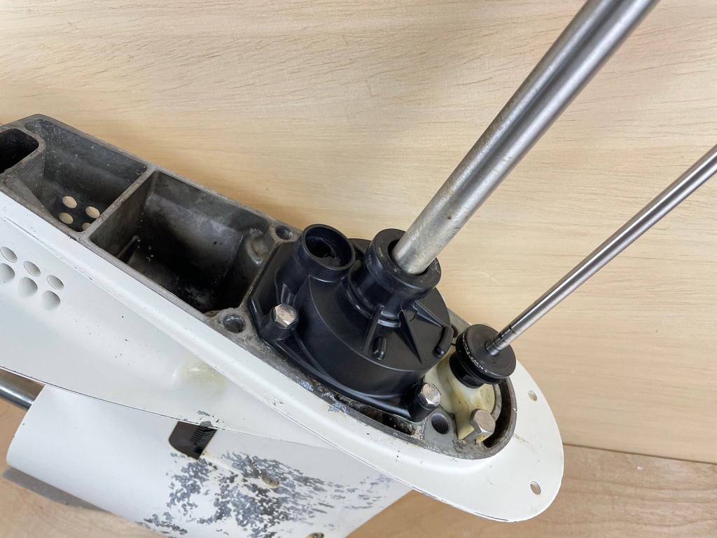 1998 Evinrude Johnson 50HP Outboard 20" Shaft Lower Unit Gearcase Assembly 0435280