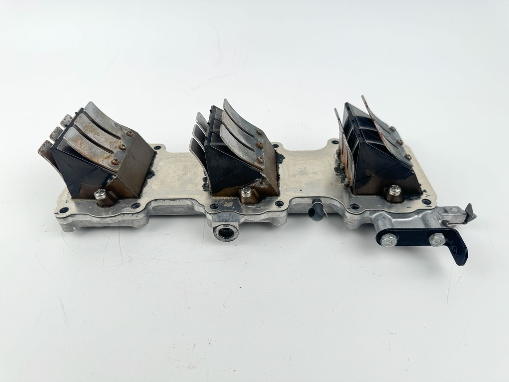 2006 Yamaha 90 HP 2 Stroke Outboard Reed Valve Assembly 688-W0004-00-00 OEM