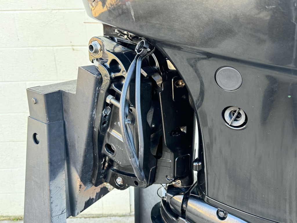 2007 Suzuki 90HP 4 Stroke Outboard Engine 20" Long Shaft - 539 Hours