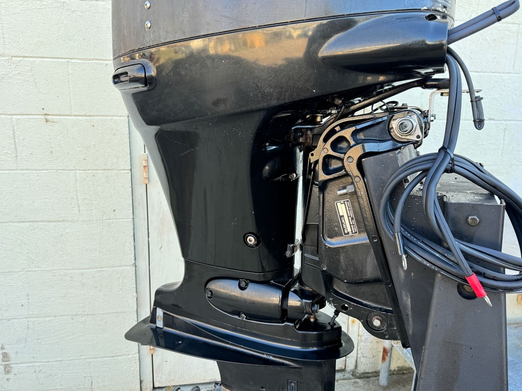 2007 Suzuki 90HP 4 Stroke Outboard Engine 20" Long Shaft - 539 Hours