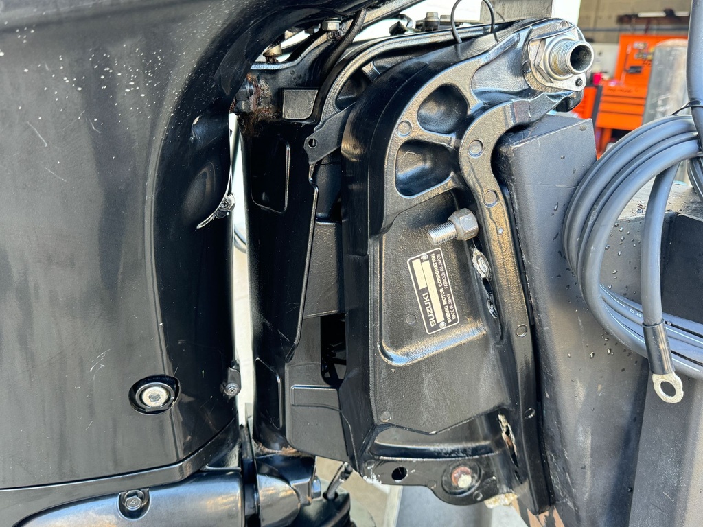 2007 Suzuki 90HP 4 Stroke Outboard Engine 20" Long Shaft - 539 Hours