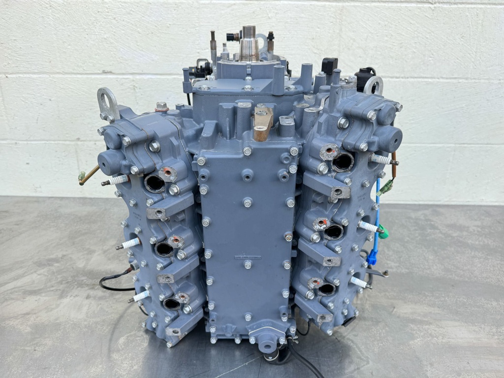 2003 Yamaha 200 HP 2 Stroke Outboard Powerhead 68F-15100-00-1S OEM