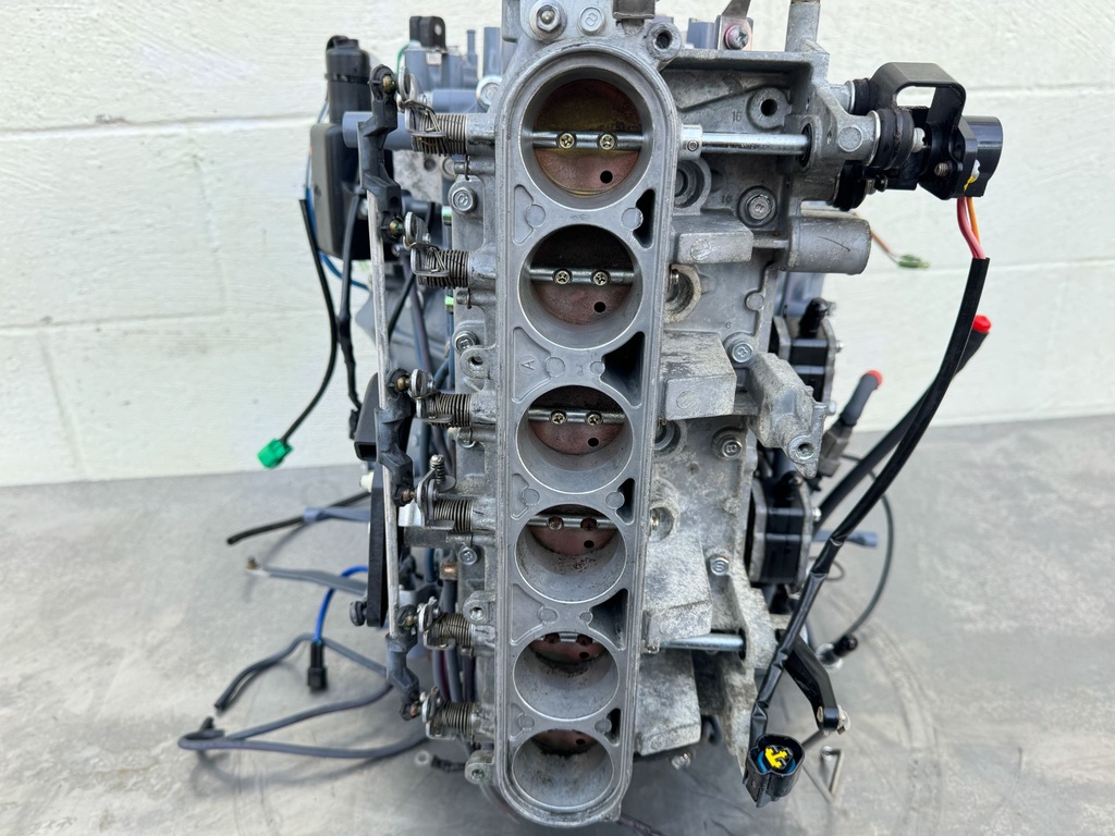 2003 Yamaha 200 HP 2 Stroke Outboard Powerhead 68F-15100-00-1S OEM