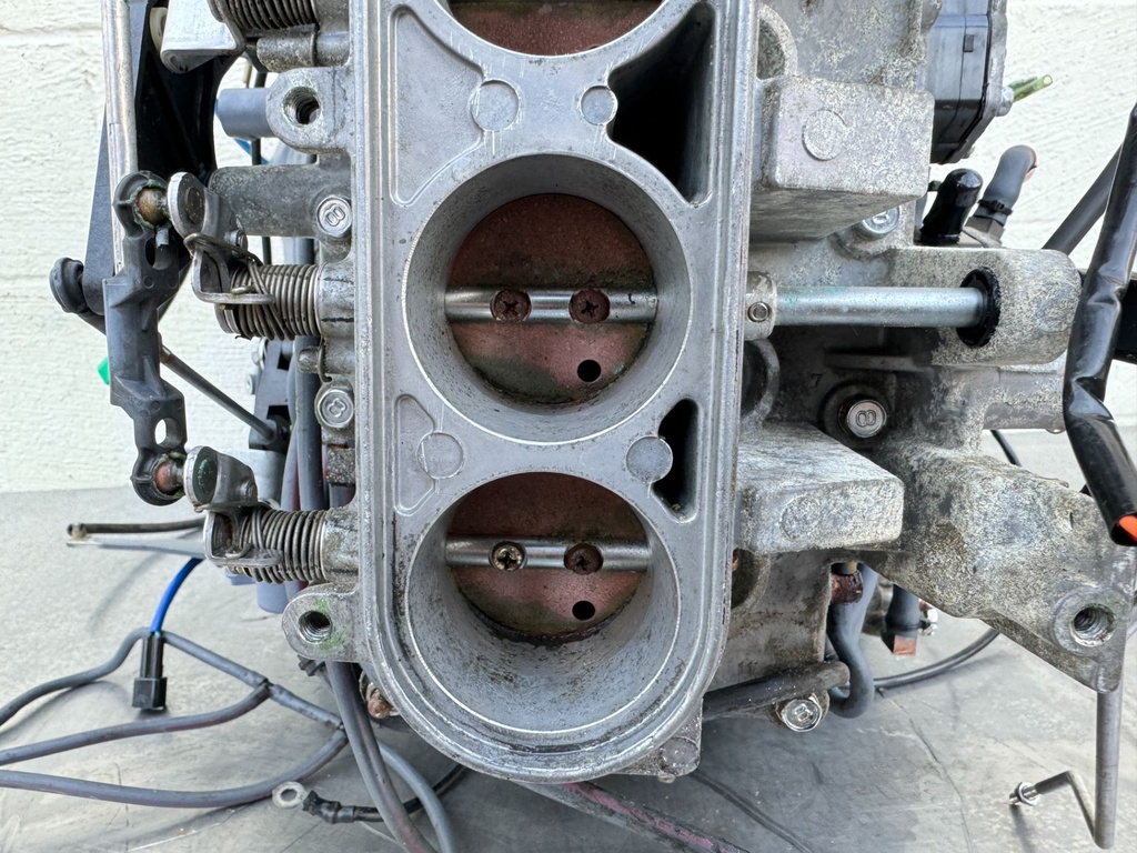 2003 Yamaha 200 HP 2 Stroke Outboard Powerhead 68F-15100-00-1S OEM