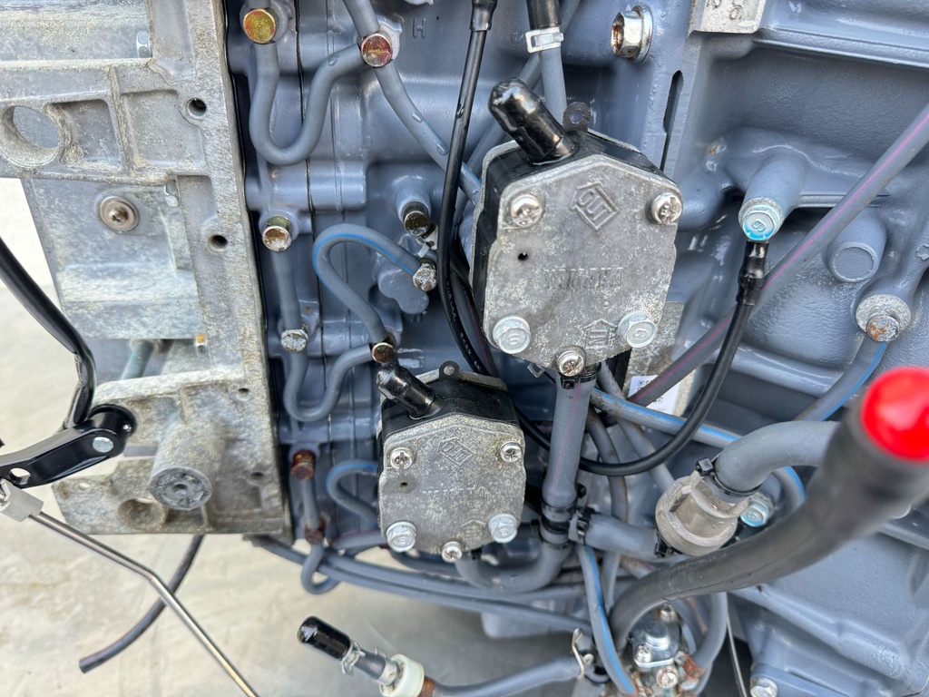 2003 Yamaha 200 HP 2 Stroke Outboard Powerhead 68F-15100-00-1S OEM