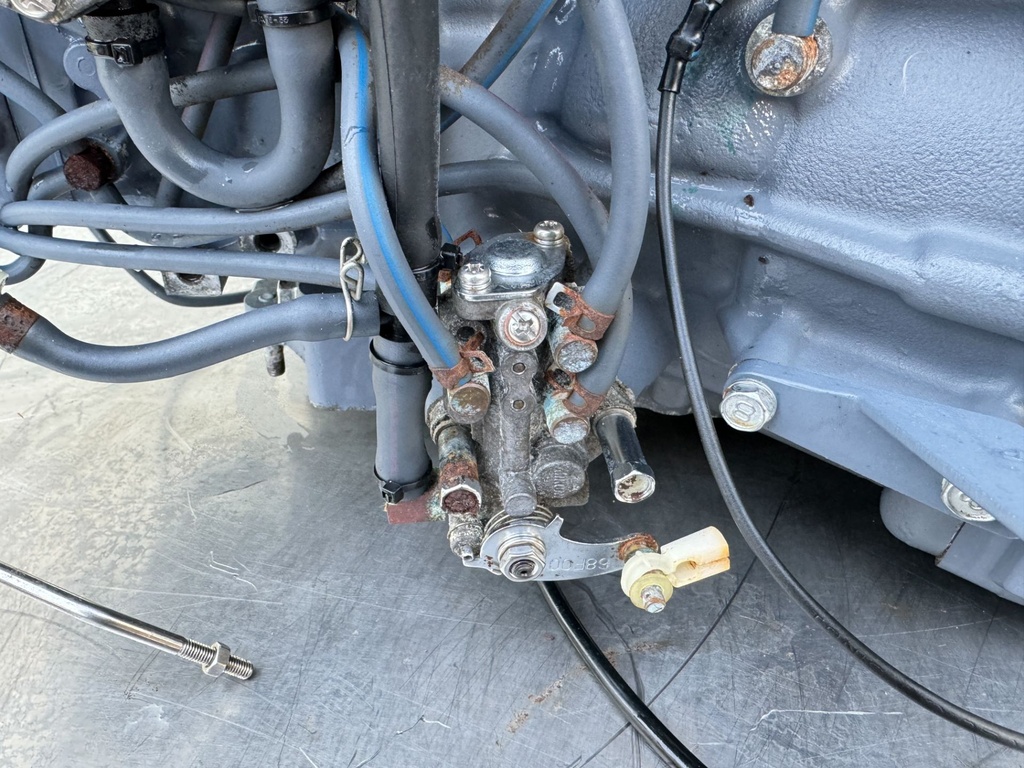 2003 Yamaha 200 HP 2 Stroke Outboard Powerhead 68F-15100-00-1S OEM