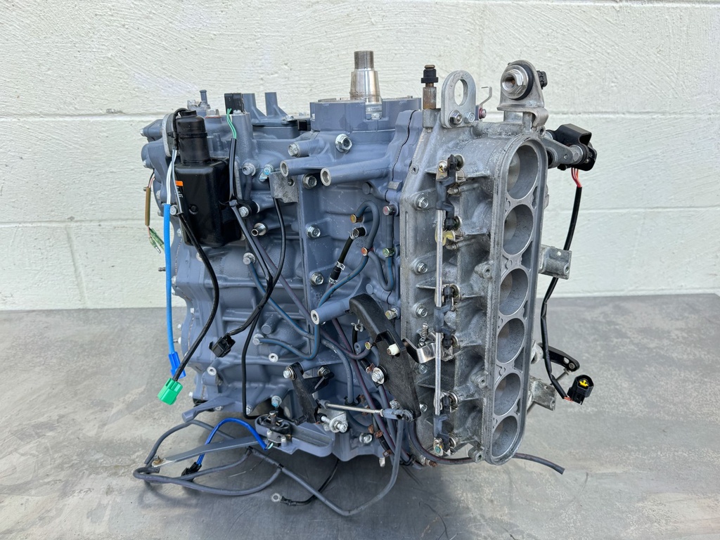 2003 Yamaha 200 HP 2 Stroke Outboard Powerhead 68F-15100-00-1S OEM