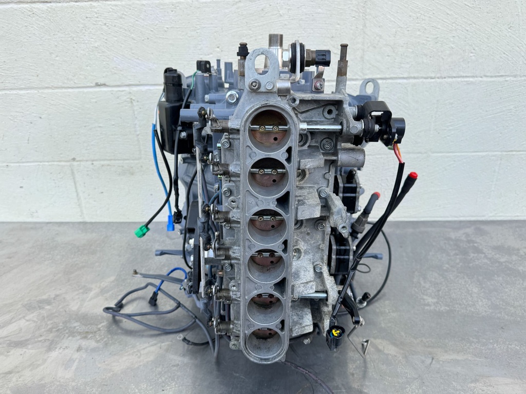 2003 Yamaha 200 HP 2 Stroke Outboard Powerhead 68F-15100-00-1S OEM