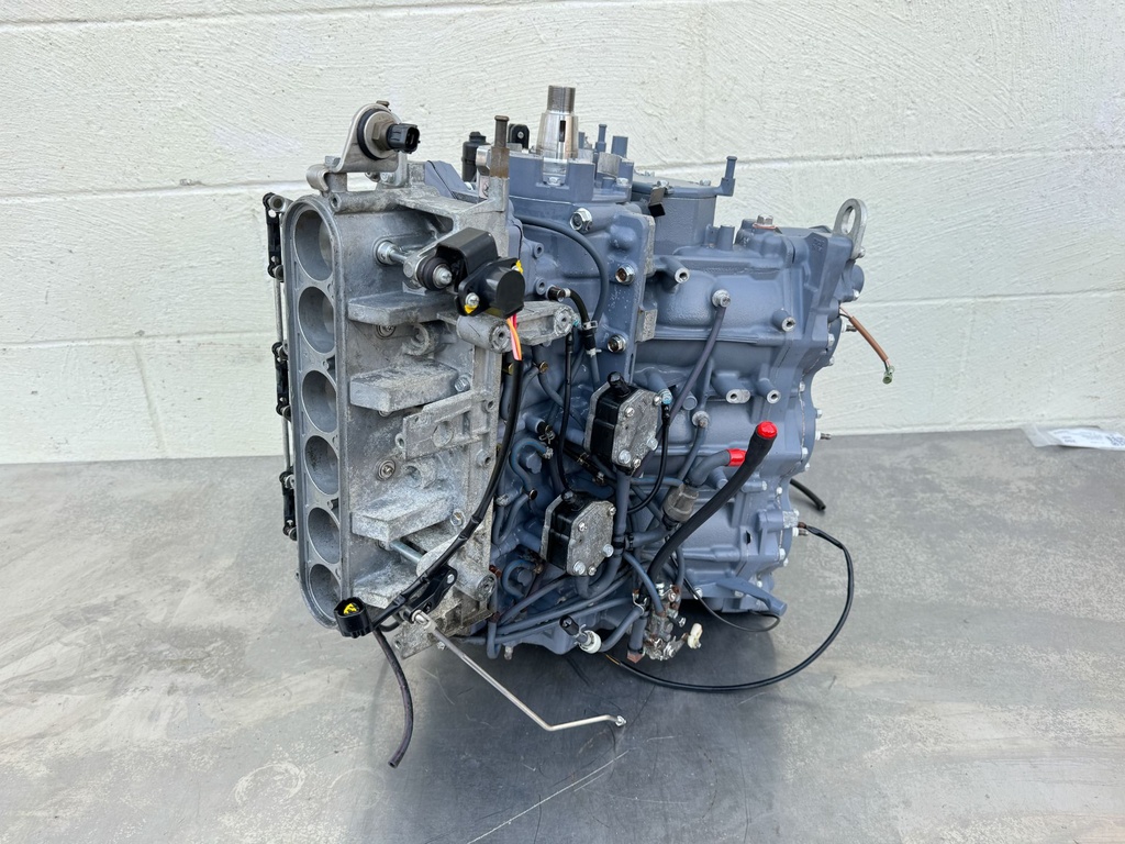 2003 Yamaha 200 HP 2 Stroke Outboard Powerhead 68F-15100-00-1S OEM