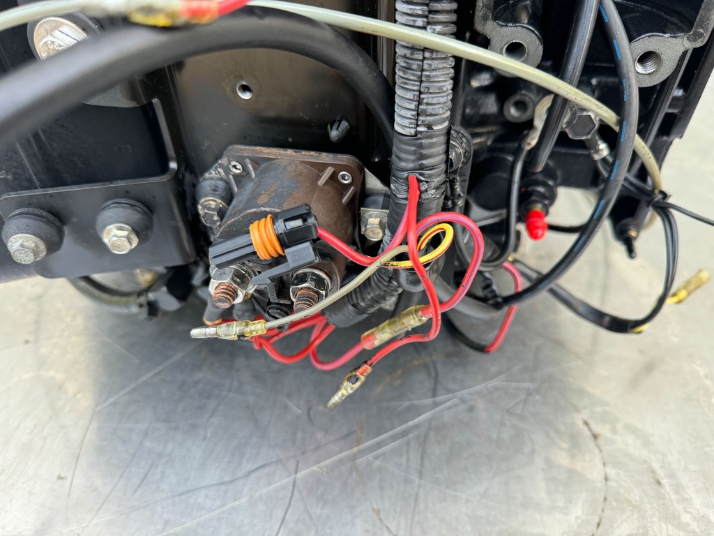 2003 Mercury 150 HP 2 Stroke Outboard Powerhead 823434T00 OEM