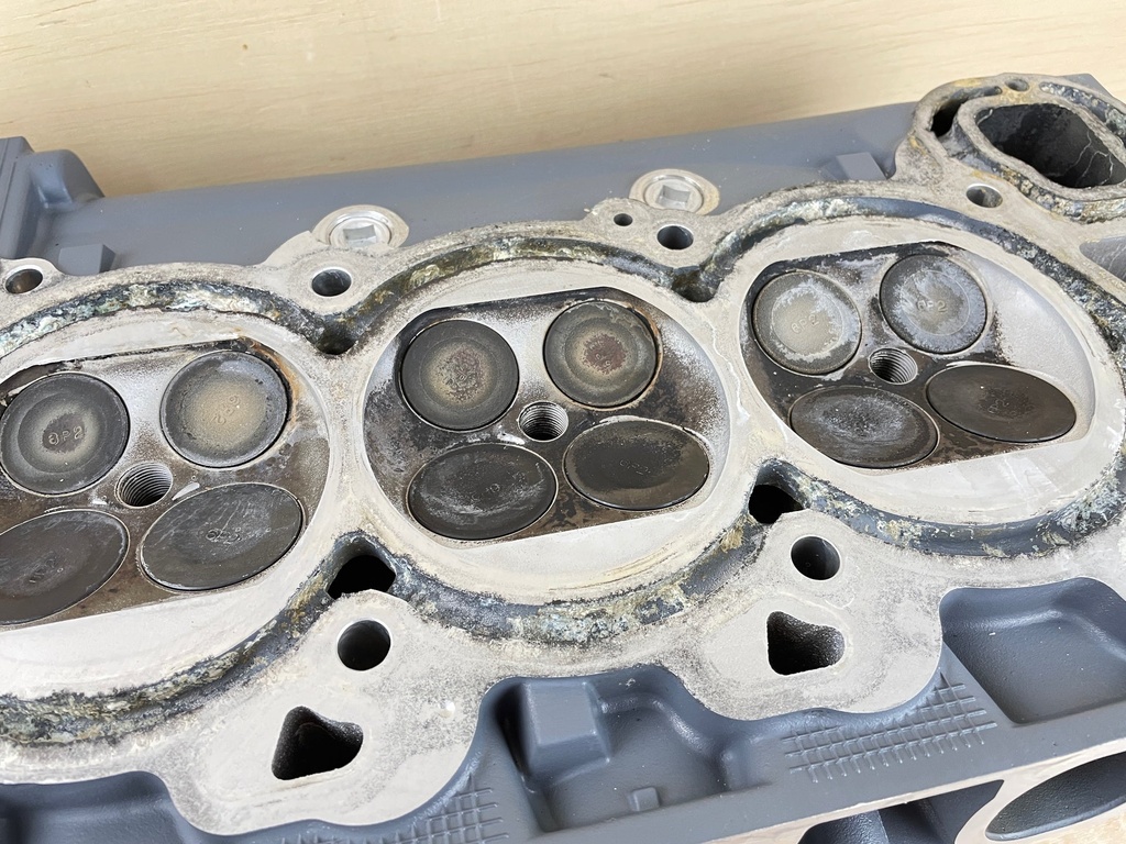 2006 Yamaha 250HP 3.3L 4 Stroke Starboard Cylinder Head 6P2-11110-01-94