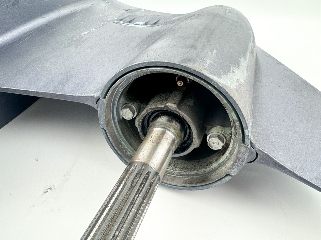 1995 Yamaha 250 HP 2 Stroke Outboard Lower Unit Gear Case 61A-45300-22-8D OEM