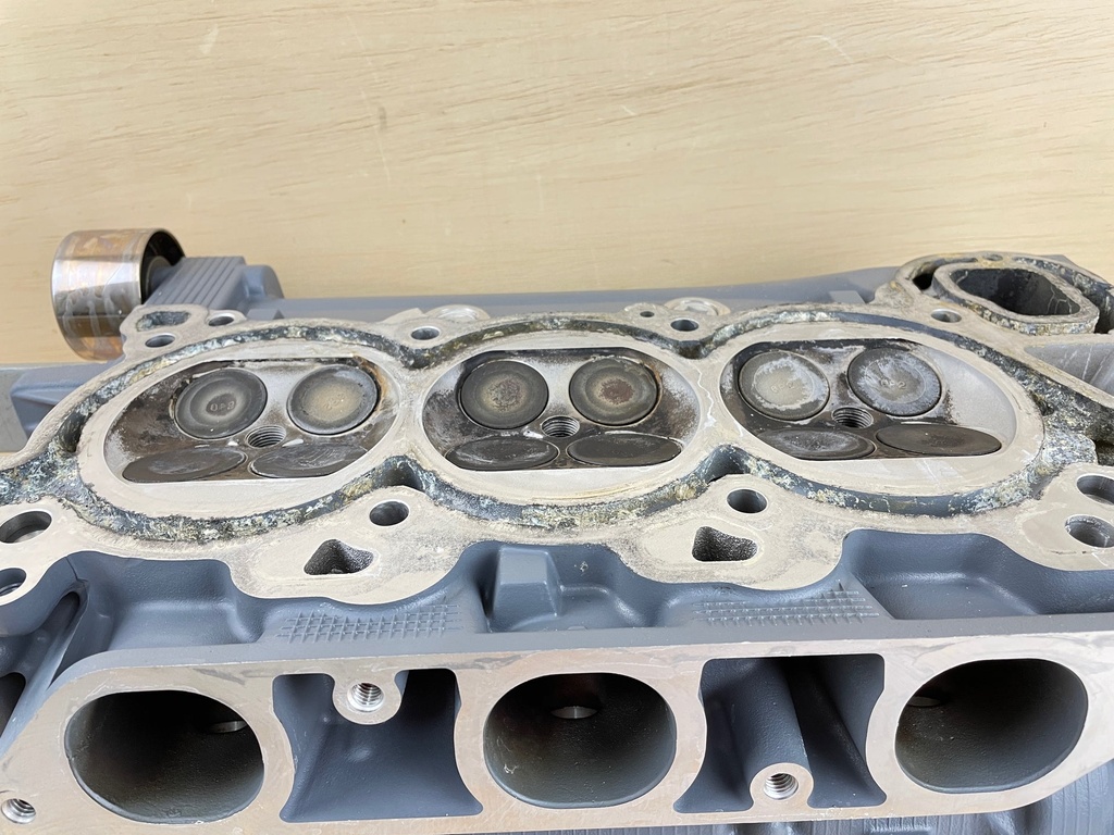 2006 Yamaha 250HP 3.3L 4 Stroke Starboard Cylinder Head 6P2-11110-01-94