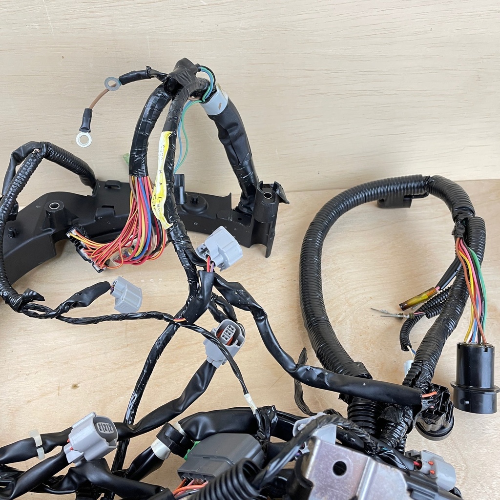 2007 Yamaha 250HP 4 Stroke Outboard Engine Wiring Harness 6P2-82590-30-00