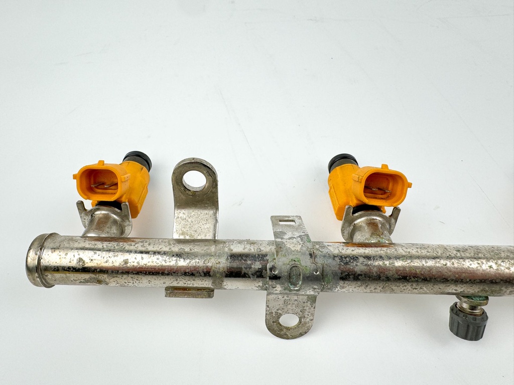 2011 Yamaha 150 HP 4 Stroke Outboard Fuel Injector Set W/ Rail 63P-13160-00-00 OEM