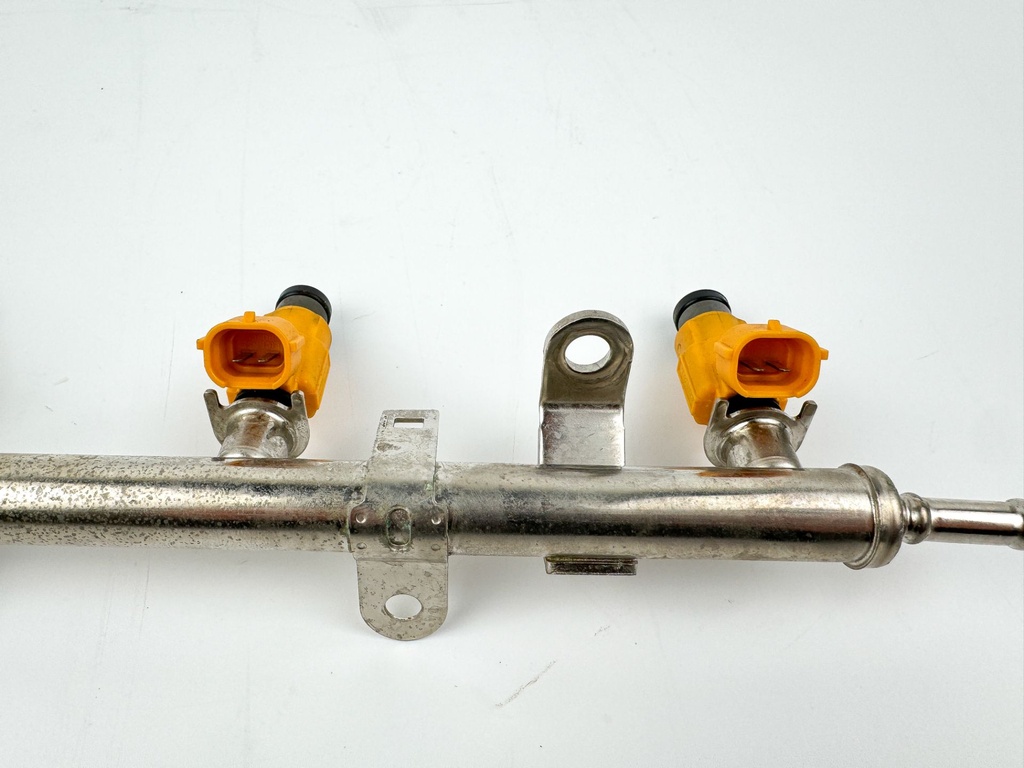 2011 Yamaha 150 HP 4 Stroke Outboard Fuel Injector Set W/ Rail 63P-13160-00-00 OEM