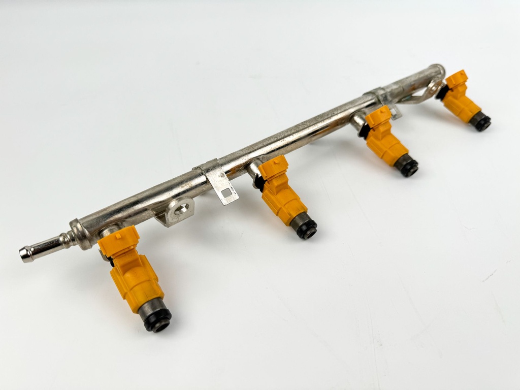 2011 Yamaha 150 HP 4 Stroke Outboard Fuel Injector Set W/ Rail 63P-13160-00-00 OEM