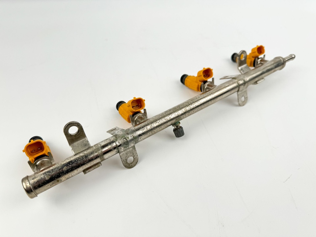 2011 Yamaha 150 HP 4 Stroke Outboard Fuel Injector Set W/ Rail 63P-13160-00-00 OEM