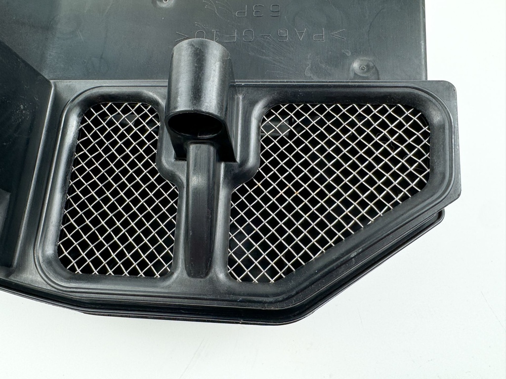 2011 Yamaha 150 HP 4 Stroke Outboard Intake Air Silencer Assembly 63P-14440-00-00 OEM