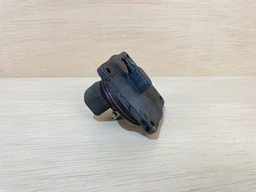 Evinrude Etec Carter VST Tank Top Cap W/ Nipple In Good Condition