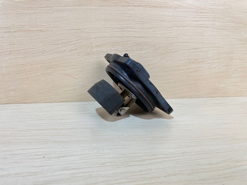 Evinrude Etec Carter VST Tank Top Cap W/ Nipple In Good Condition