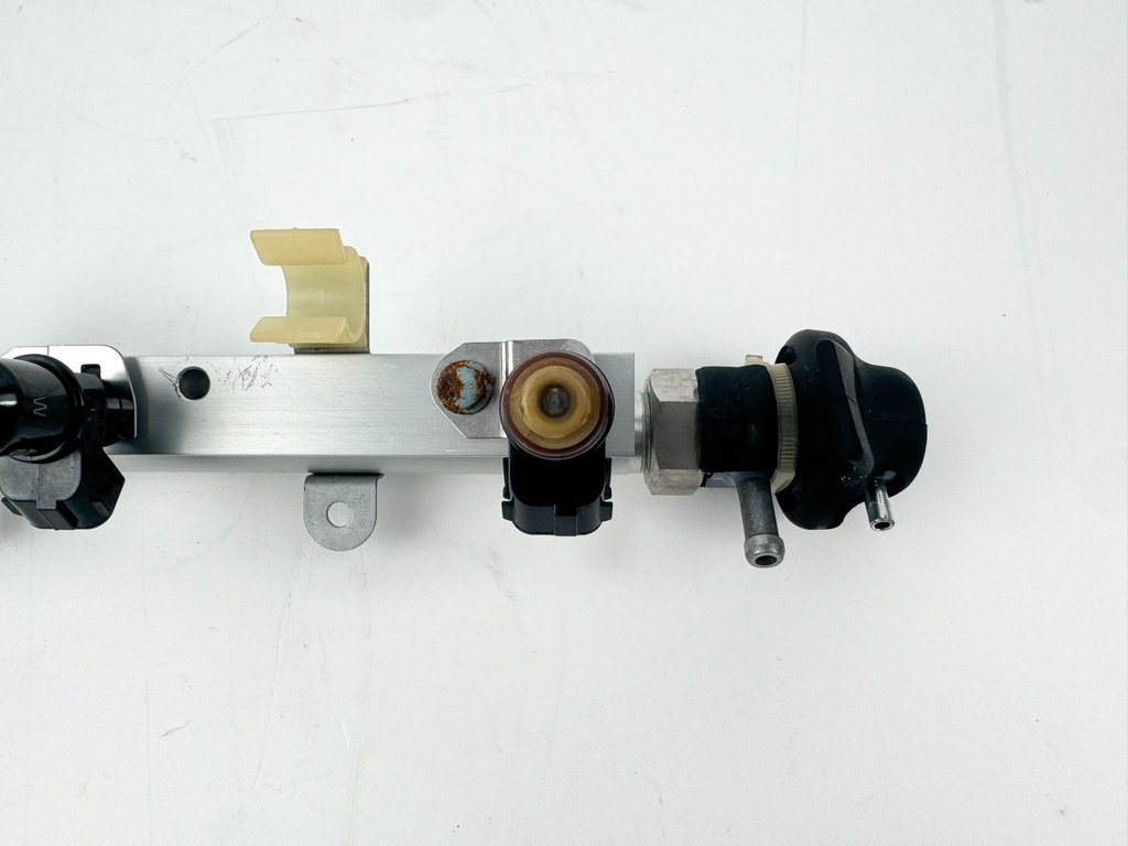 2007 Honda 150 HP 4 Stroke Outboard Fuel Injector Set W/ Rail 16450-ZY6-003 OEM