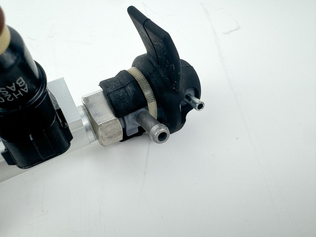 2007 Honda 150 HP 4 Stroke Outboard Fuel Injector Set W/ Rail 16450-ZY6-003 OEM