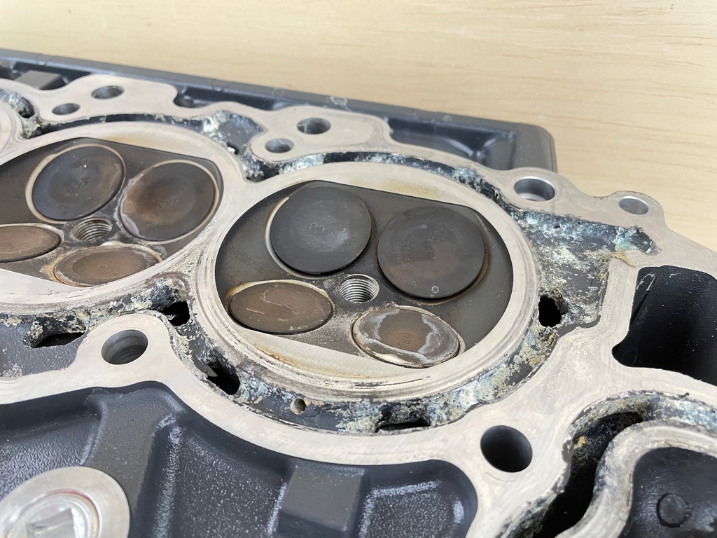 2008 Yamaha 350HP Outboard Right Starboard Cylinder Head 6AW-W009C-A0-9S